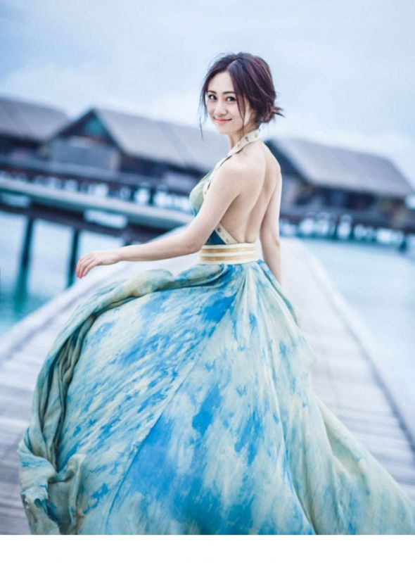 长裙美女刘芸性感写真