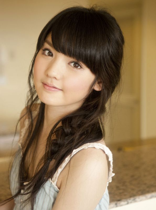 大胸萌妹子比基尼沙滩写真