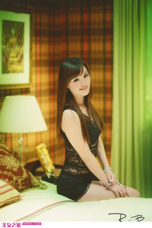 性感美臀美女黑色蕾丝诱惑