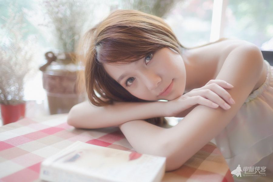 裹胸短裙小美女清新迷人写真