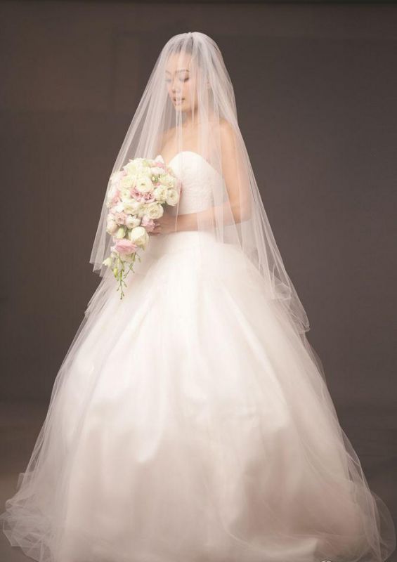 首次披婚纱容祖儿护肤品广告高清图片