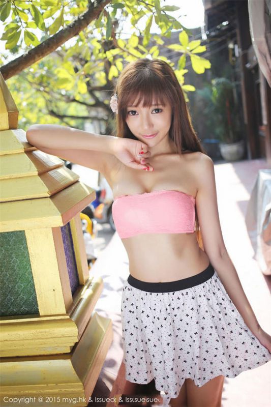 甜美秀人模特挡不住的大胸诱惑