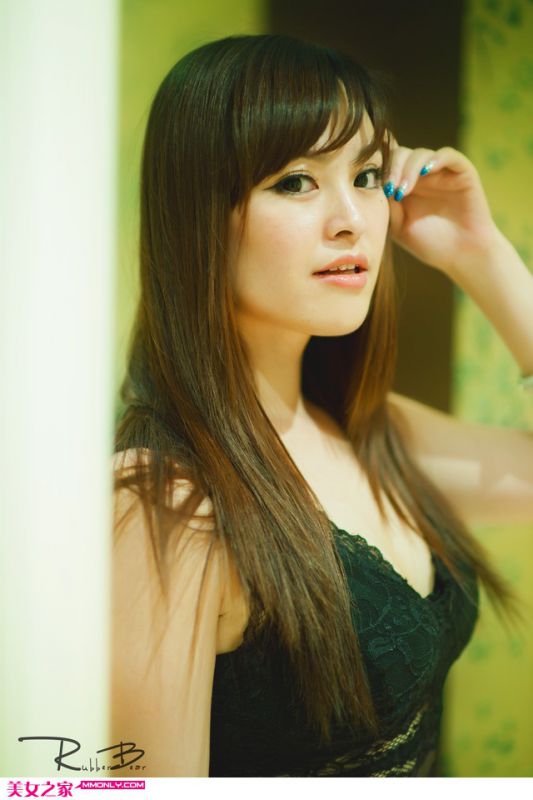 性感美臀美女黑色蕾丝诱惑