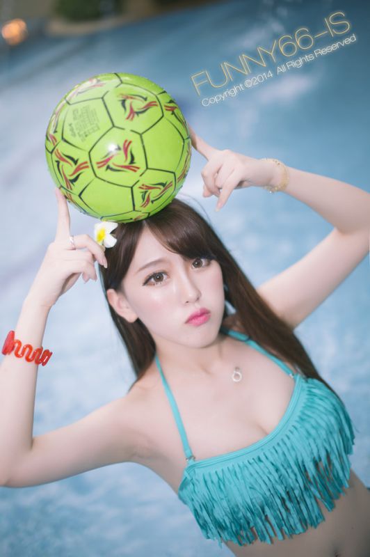 性感美女户外诱惑写真照