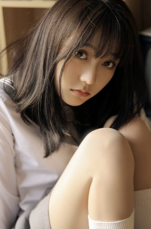 校园制服美女白丝美腿清纯养眼空灵气质御姐写真