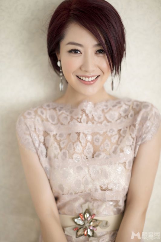 甜美清新美女白冰蕾丝写真