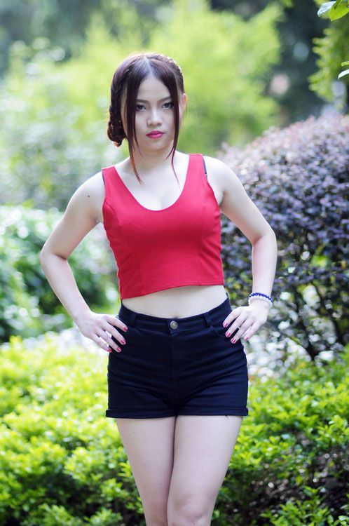 妖娆酷女郎美臀大胸诱惑