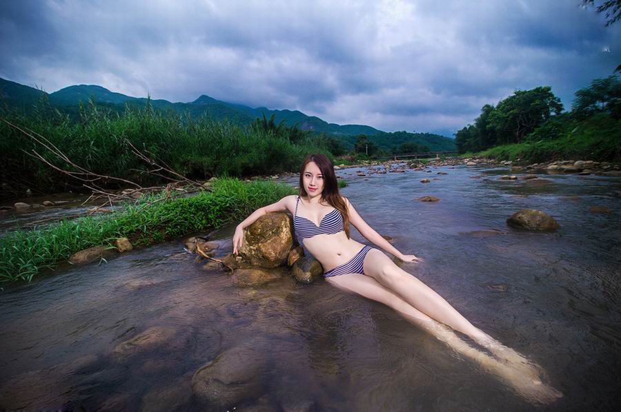 比基尼美女紫婷清溪雪肌迷人写真