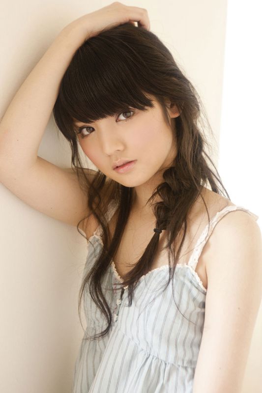 大胸萌妹子比基尼沙滩写真
