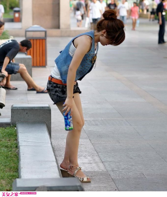 街拍理工学院旁边的美女学生
