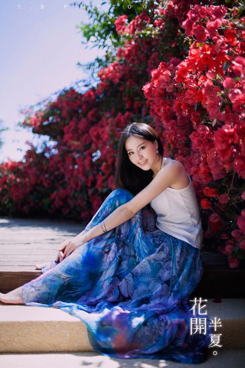 美女校花小清新户外写真