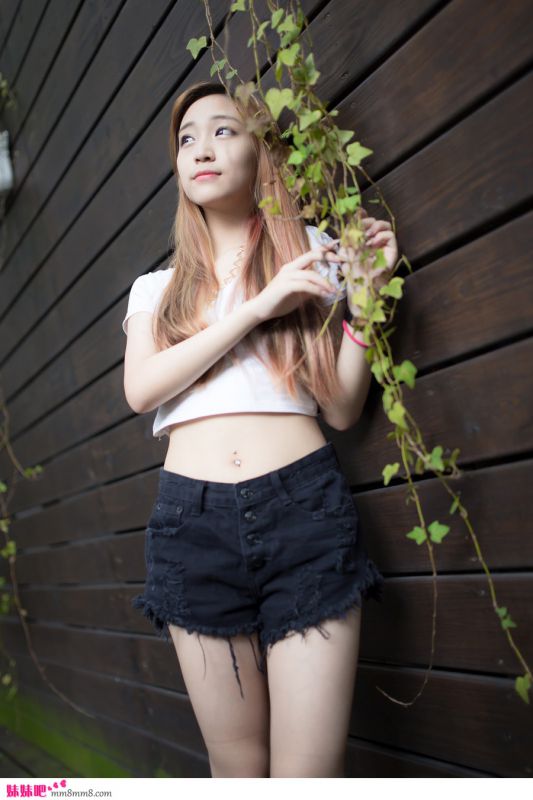 街拍清纯美眉清新动人姿态