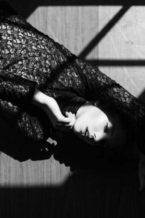 外国美女演绎另类诱人风情写真