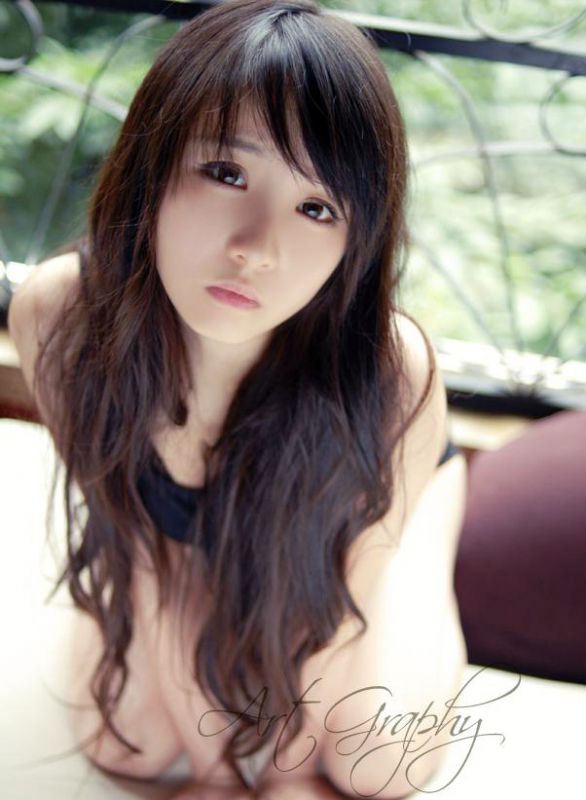 黑色内衣性感美女居家诱人写真