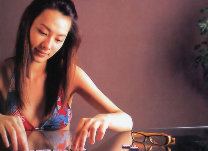 梁洛施性感比基尼高清写真