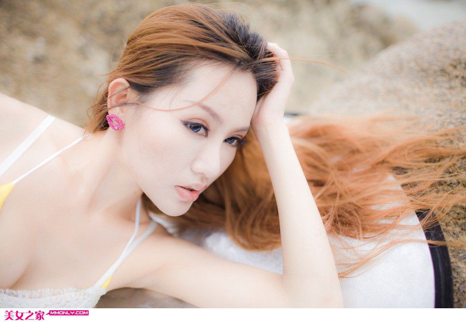 性感模特秀美背诱人写真