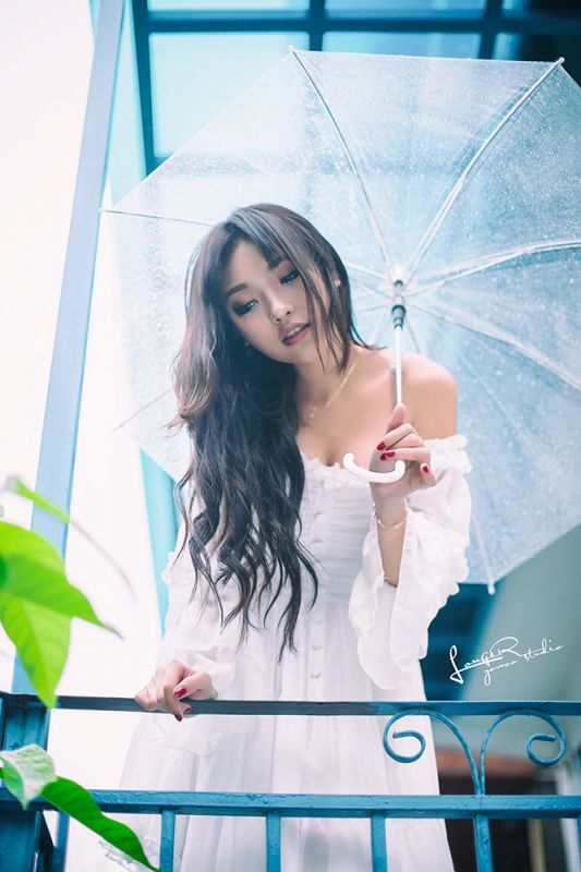小清新校花美女户外迷人写真