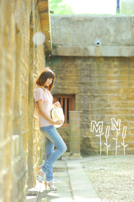 90后萌妹子小清新迷人写真