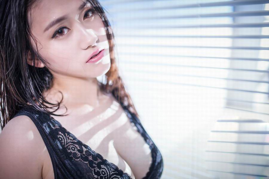嫩模性感撩人私房高清写真