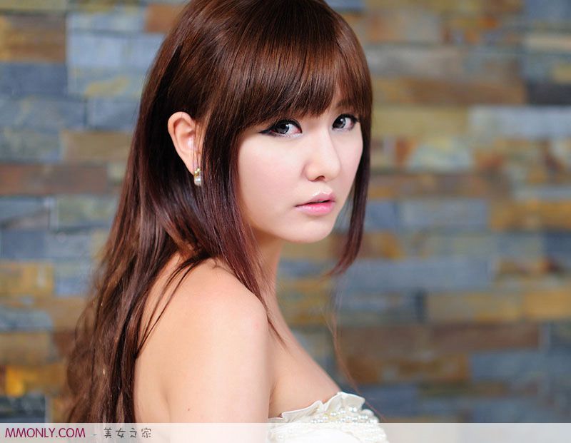 韩国妩媚美女酥胸性感写真