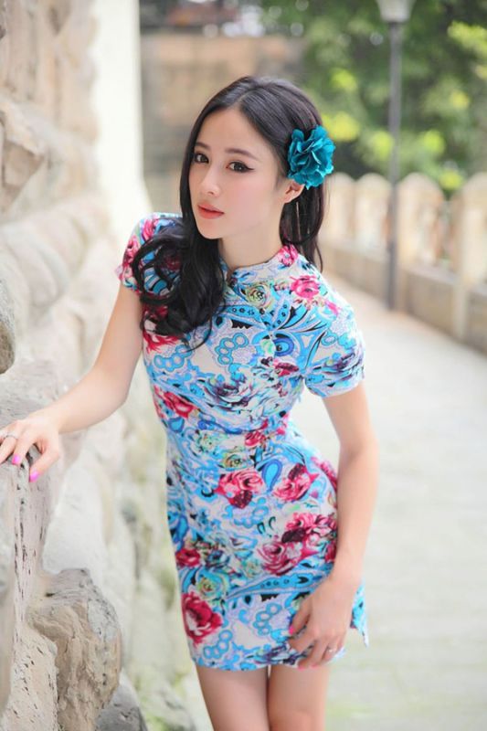 复古旗袍美女户外美臀清凉写真