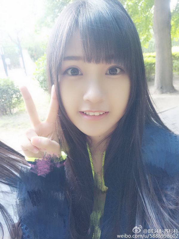 中国偶像团体成员苏杉杉微博自拍图片