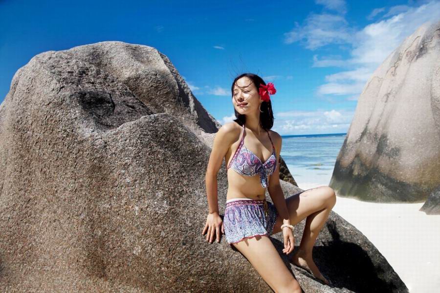 素颜美女江一燕海滩比基尼写真
