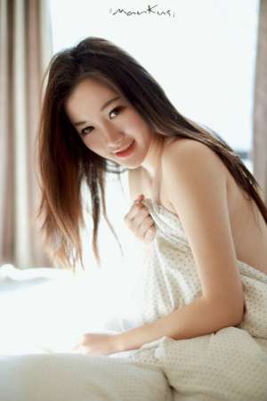 清纯可人美女透视装美臀诱惑内衣秀