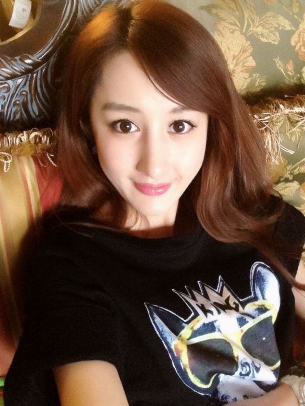 甜美女孩文梦洋生活自拍照