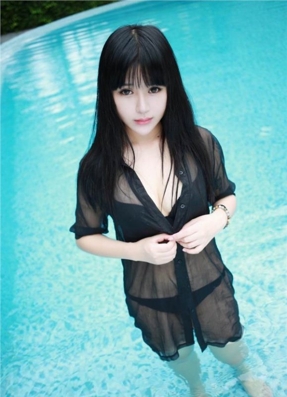 极品美少女演绎湿身美臀爆乳诱惑