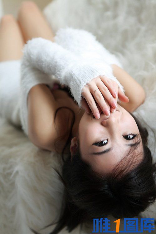 美女校花李岩西纯白绝美诱惑