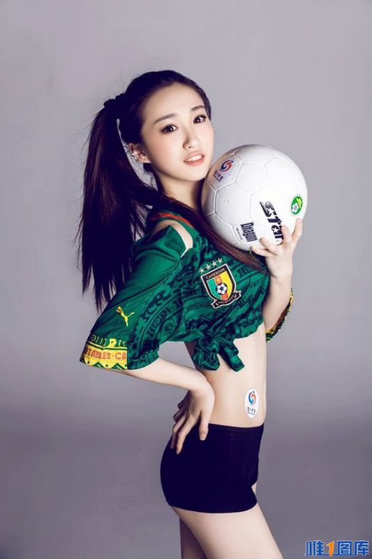 东华大学校花孟娇霞演绎性感写真