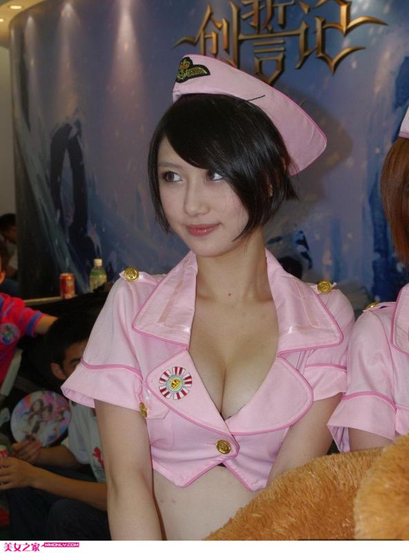 街拍90后性感美女护士诱人写真