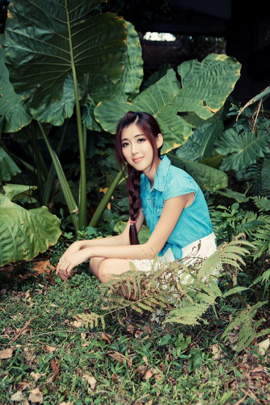 90后清纯可人美女高清户外写真