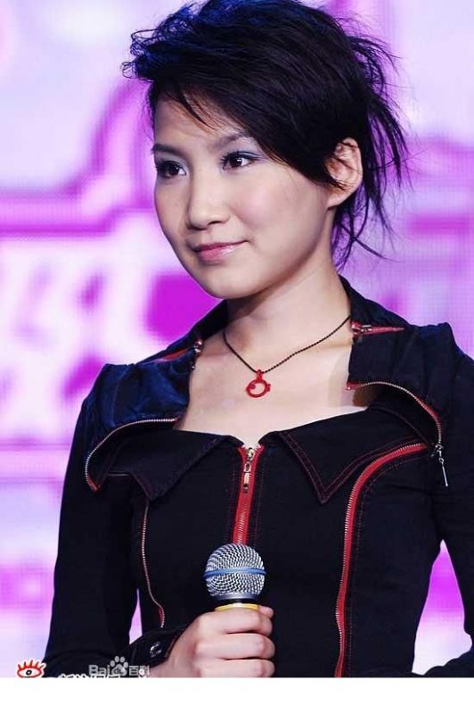 清纯美女艾梦萌高清活动照