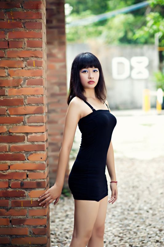 性感黑裙美女高清写真