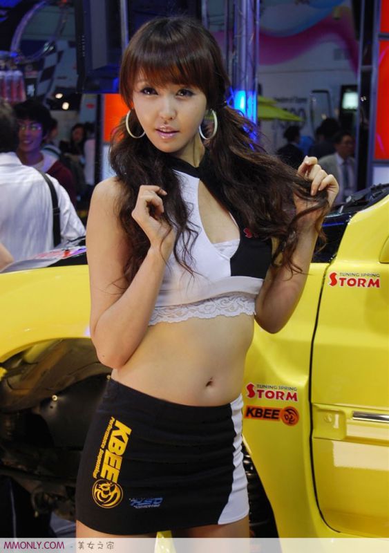 韩国美女姜唯伊车展高清写真