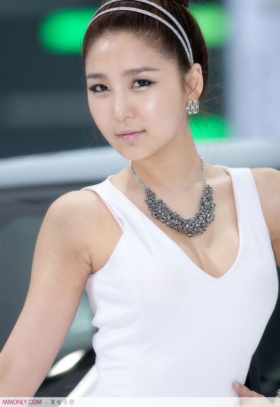 韩国性感美胸模特迷人写真