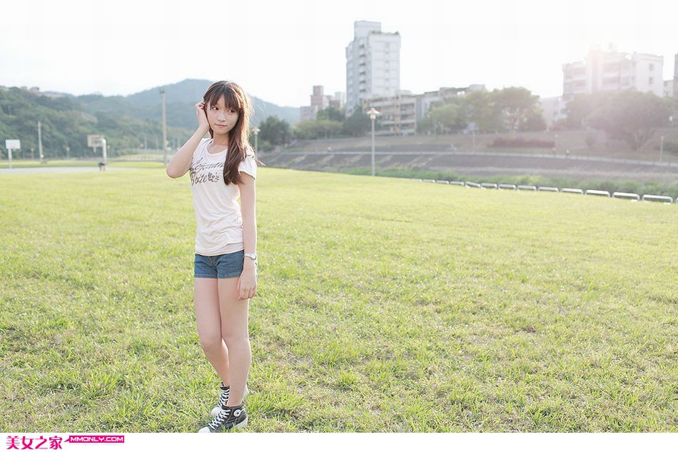 活泼清纯萌妹子秋日高清写真