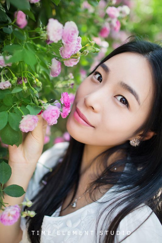 玫瑰花海校花清新迷人写真