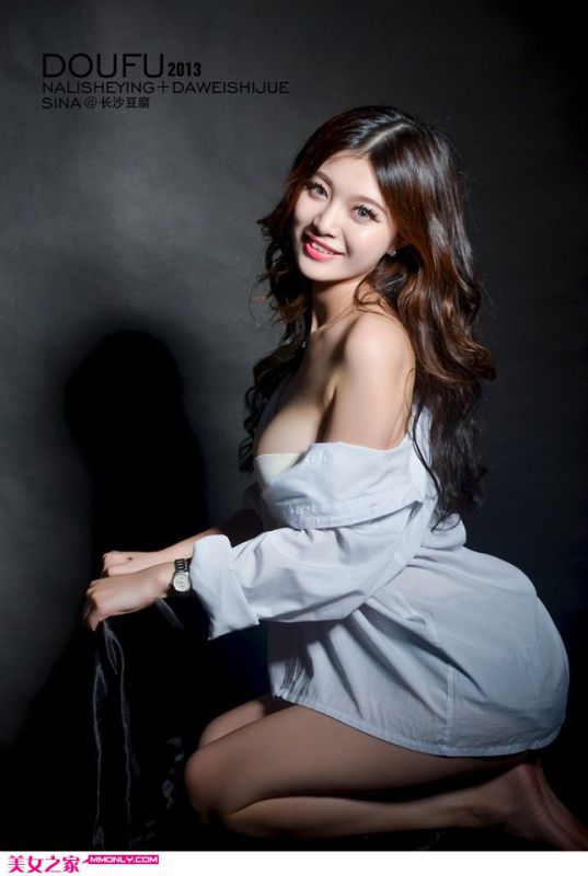 美女模特演绎美臀诱惑