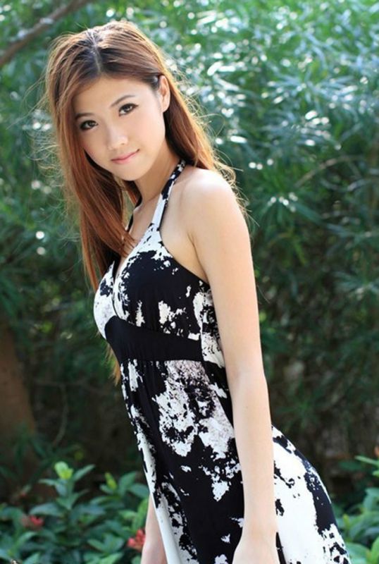 可爱美女户外清新迷人写真