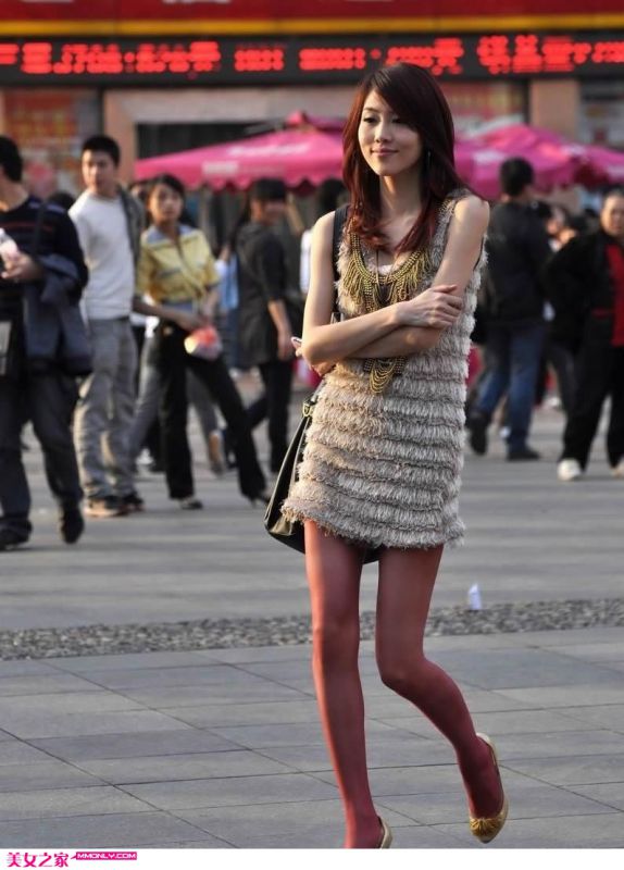 街拍短裙丝袜美女组图