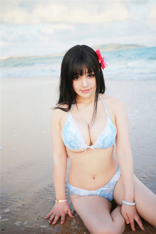 秀人模特可儿巨乳翘臀沙滩唯美写真