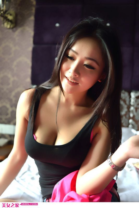 爆乳女模Anny诱惑迷人写真
