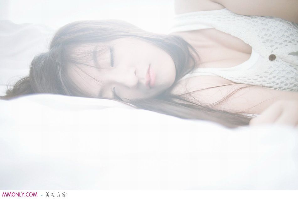 清纯可爱女生室内高清写真