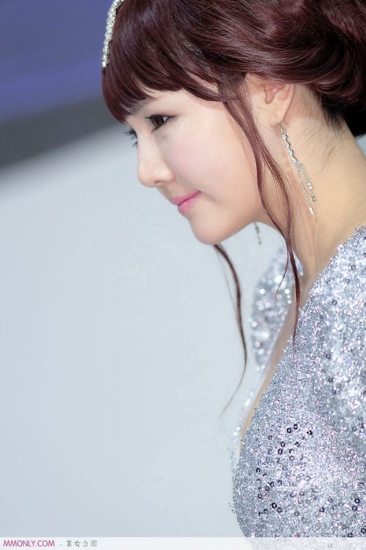 韩国性感美胸模特迷人写真