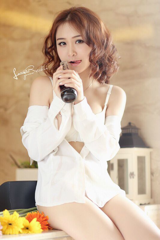 可乐少女私房迷人大胸诱惑