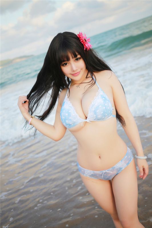 秀人模特可儿巨乳翘臀沙滩唯美写真