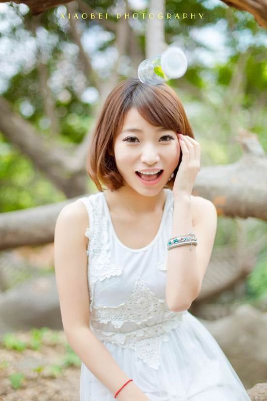 薄纱裙小美女唯美户外迷人写真